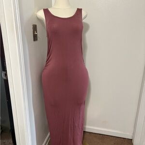 Chic Sleeveless Maxi Dress in Mauve